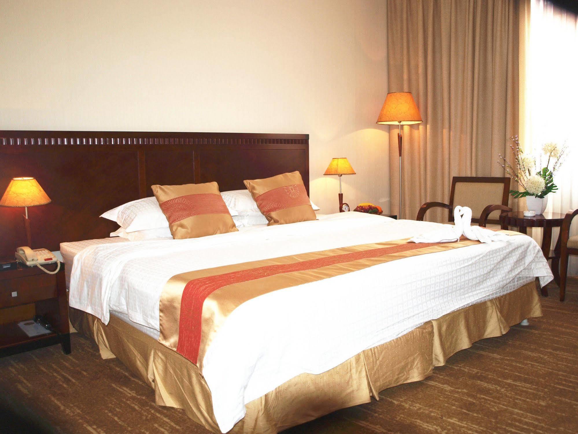 Century Hotel Taicang Esterno foto